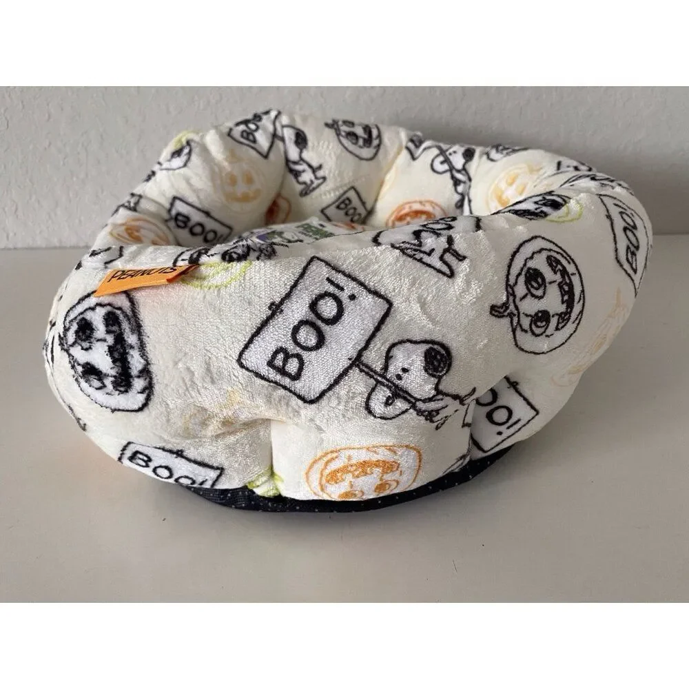 Peanuts Snoopy Small Dog Pet Cozy Cuddler Bed Halloween BOO Pumpkin 19 X 15 X 7”